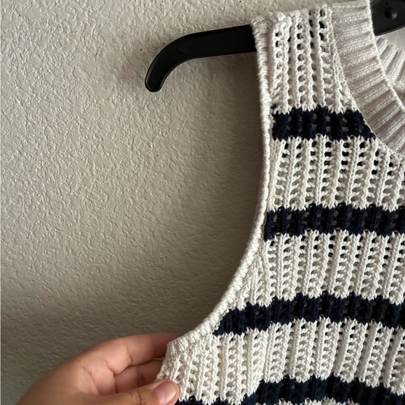 Hollister Knitted Navy and White Striped Vest XS - Picture 6 of 12